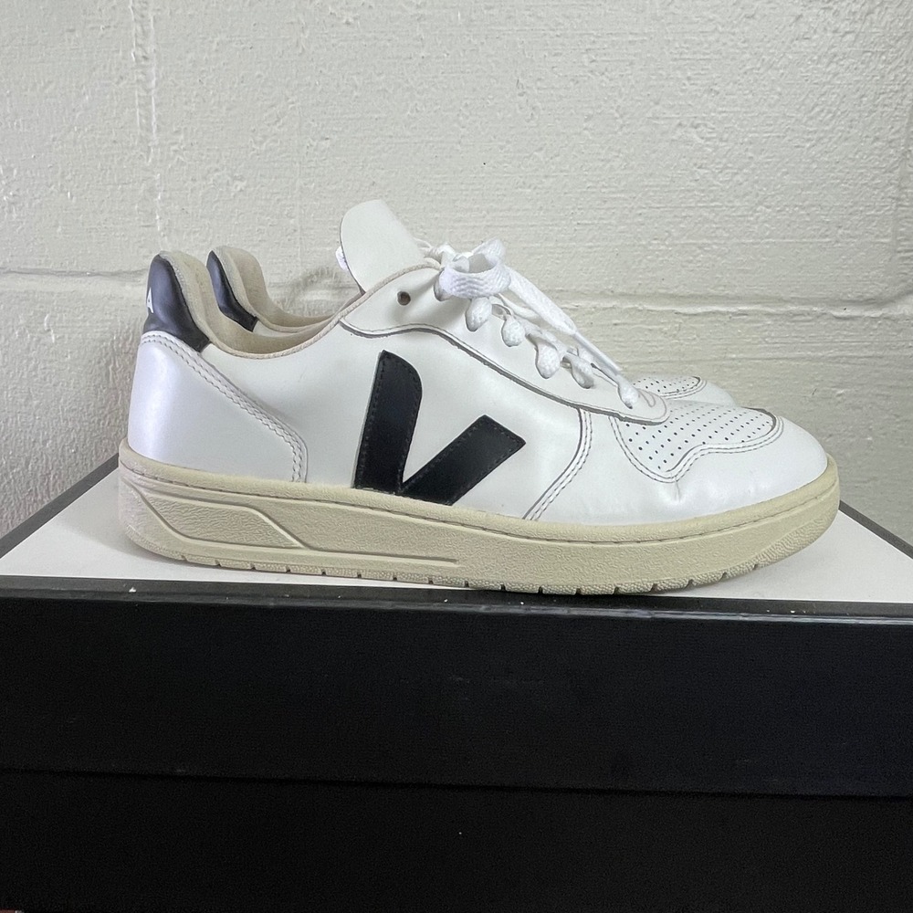 Veja V-10 White Black Leather Low Top Sneaker Shoes Men's Size 7 US/40 EU